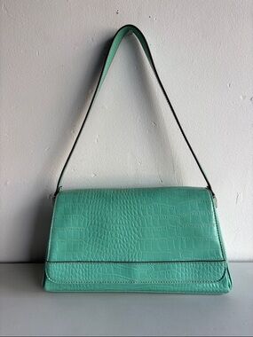 Elegant Mint Green Crocodile-Embossed Shoulder Bag